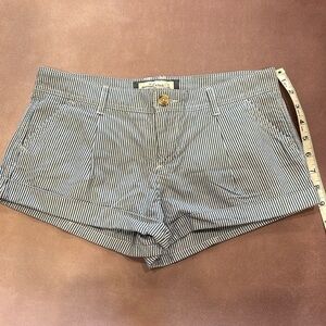 Abercrombie stripped shorts